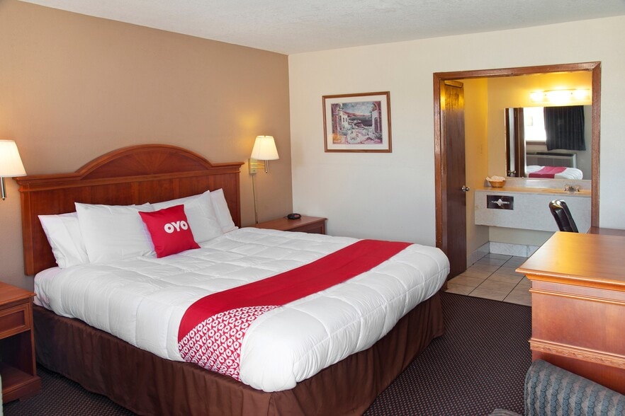 More Photos Of 823 NE Hwy 54, Guymon Hotel For Sale