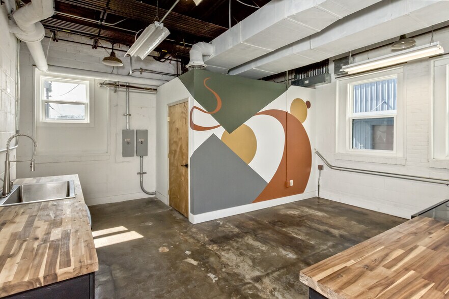 More Photos Of 46 Aston St, Asheville Light Manufacturing For Lease