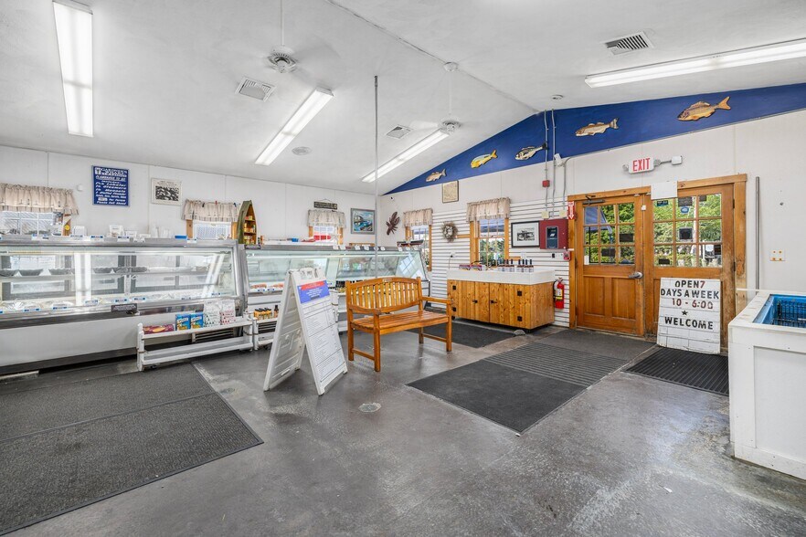 More Photos Of 170 Main St, North Kingstown Specialty For Sale