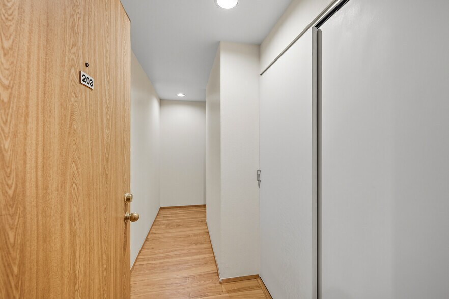 More Photos Of 3210 SW Avalon Way, Seattle Apartments For Sale