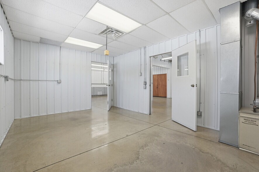 More Photos Of 15652 200th St, Hutchinson Flex For Lease