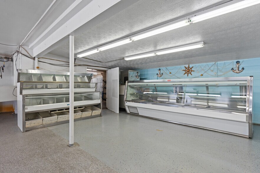 More Photos Of 8275 Carolina Blvd, Clyde General Retail For Sale