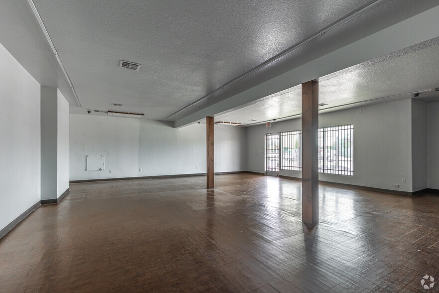 More Photos Of 400 N 23rd St, Waco Storefront Retail Office For Sale