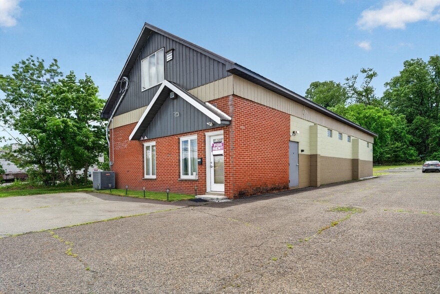 Primary Photo Of 1523 Parkway Ave, Ewing Showroom For Lease