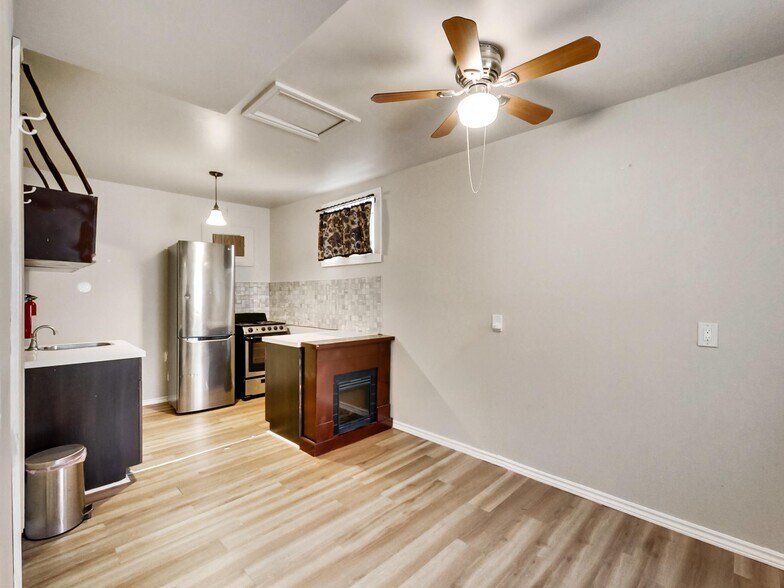 More Photos Of 443 Wentworth St N, Hamilton Storefront Retail Residential For Sale