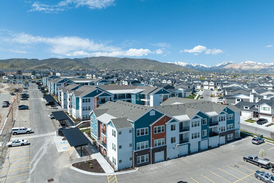 More Photos Of 14352 S Via Molvero Way, Herriman Apartments For Lease