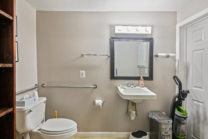 More Photos Of 808 Baltimore Pike, Bel Air Medical For Sale