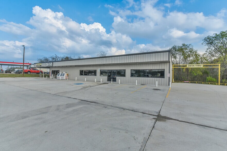 More Photos Of 3762 Highway 19, Riverside General Retail For Lease