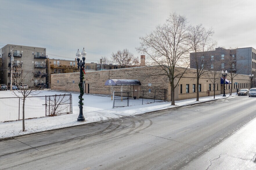 More Photos Of 4427 N Clark St, Chicago Flex For Lease