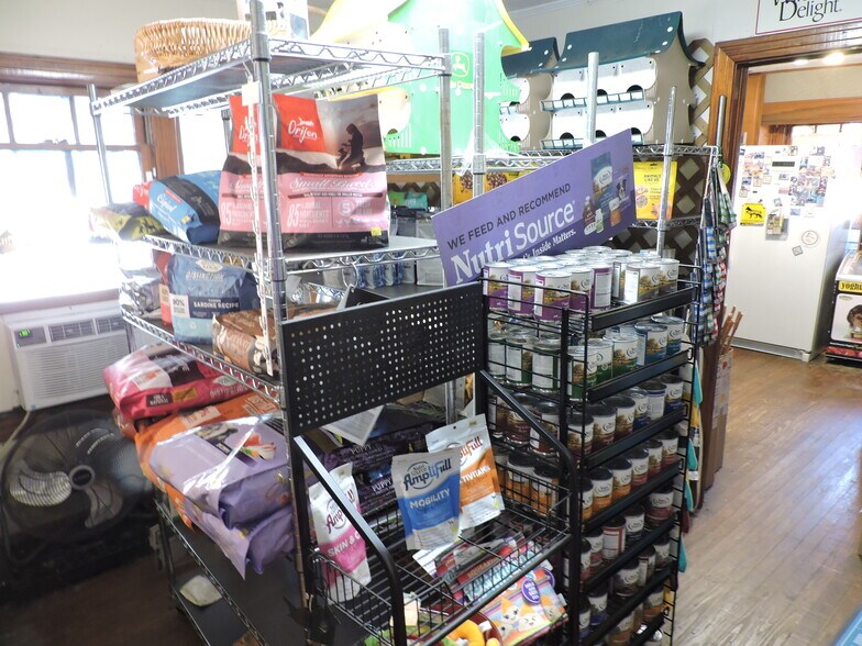 More Photos Of 535 College Dr, Middleburg General Retail For Sale