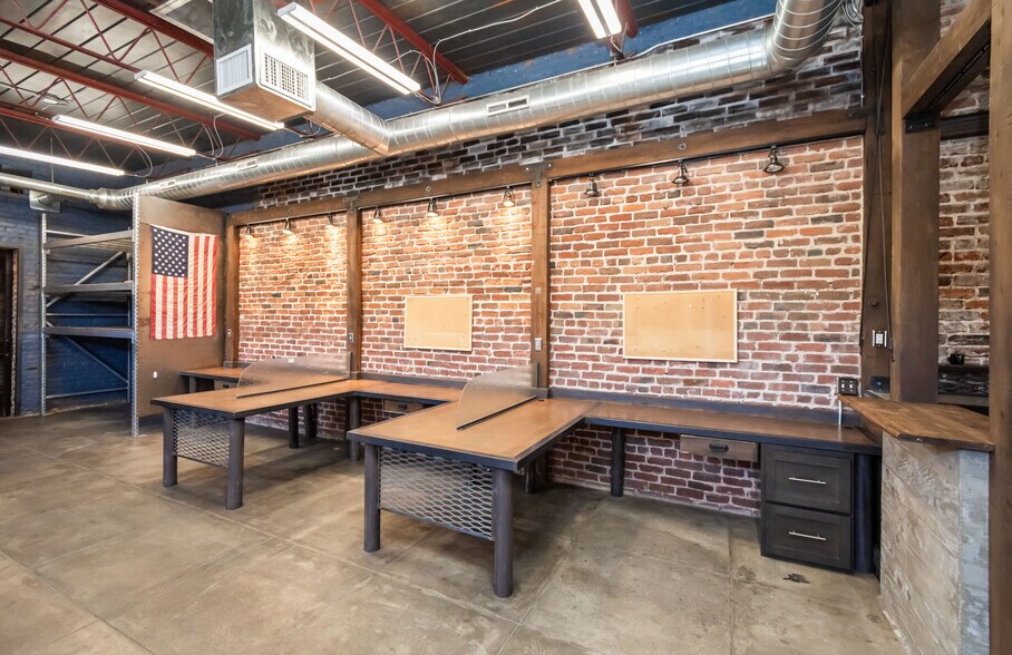 More Photos Of 453 Lincoln Blvd, Lincoln Freestanding For Sale