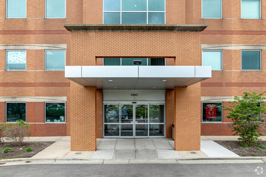 More Photos Of 2940 Rollingridge Rd, Naperville Medical For Lease