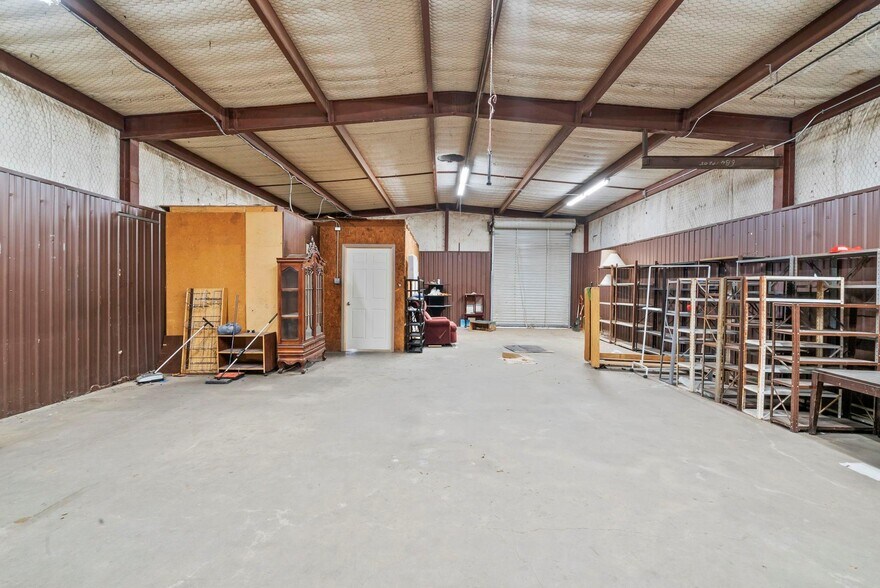 More Photos Of 2105 NE 2nd St, Mineral Wells Warehouse For Sale