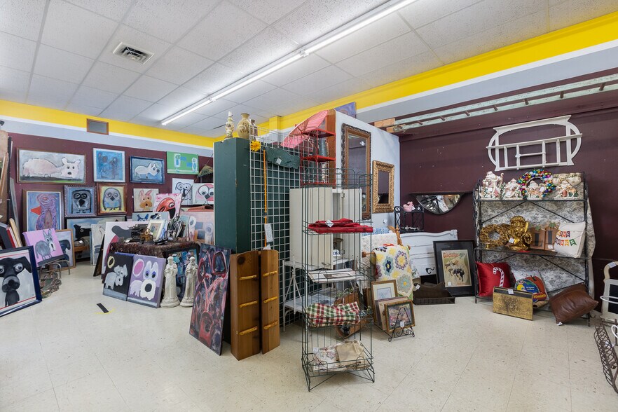 More Photos Of 3128 Ne Highway 101, Lincoln City Storefront For Sale