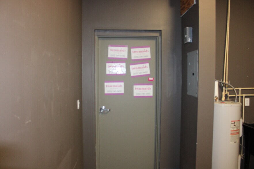 More Photos Of 2260-2292 Commercial Way, Spring Hill Storefront For Lease