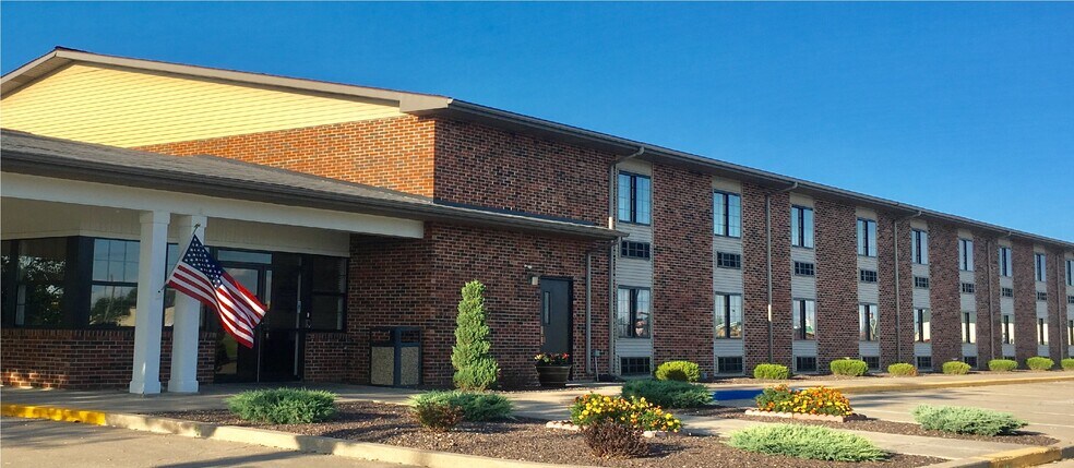 Primary Photo Of 3 Gateway Square Dr, Monroe City Hotel For Sale