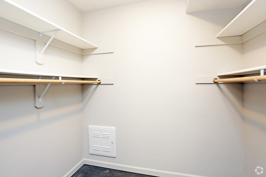 More Photos Of 25 S Linden Ave, Council Bluffs Apartments For Sale