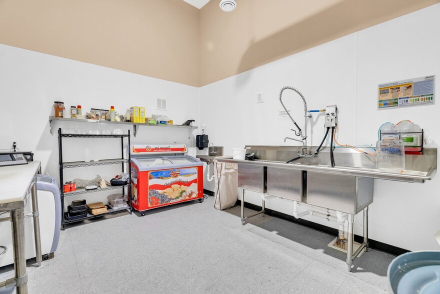 More Photos Of 306-310 Huron Ave, Port Huron Freestanding For Sale