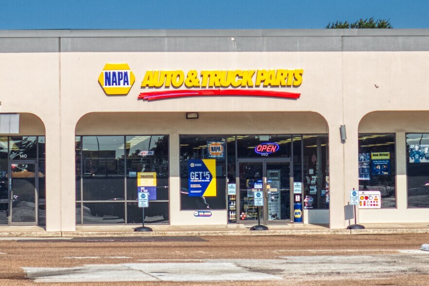 More Photos Of 1165 S Stemmons Fwy, Lewisville Unknown For Lease