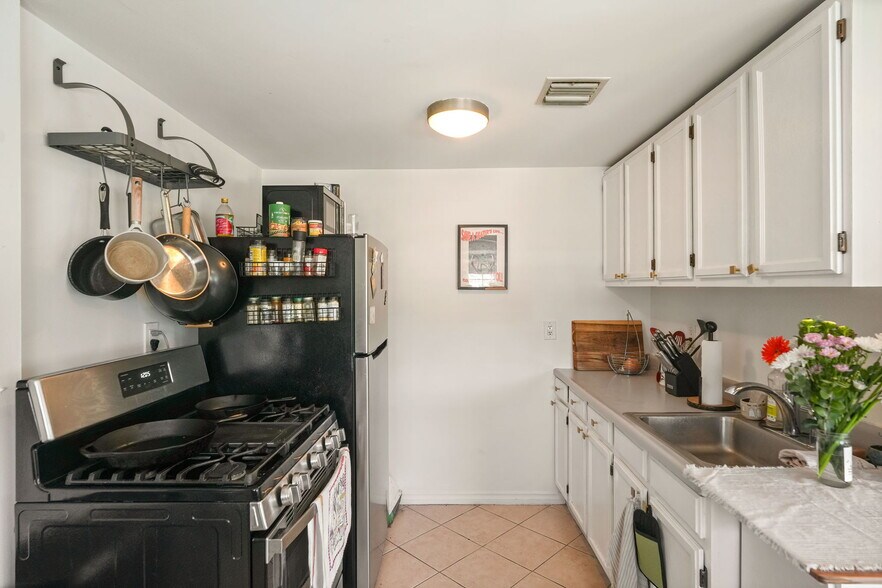 More Photos Of 2142 Baxter St, Los Angeles Apartments For Sale
