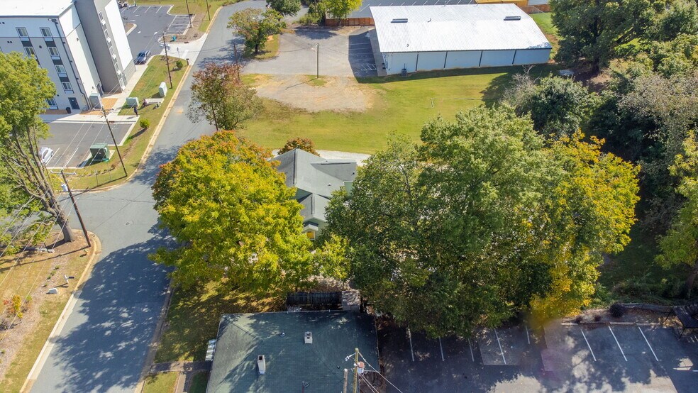 More Photos Of 1911 Margaret St, Winston-Salem General Retail For Sale
