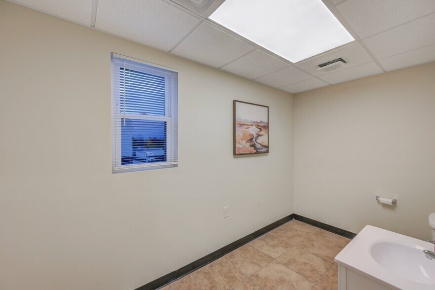 More Photos Of 116-120 Monahan Ave, Dunmore Flex For Lease