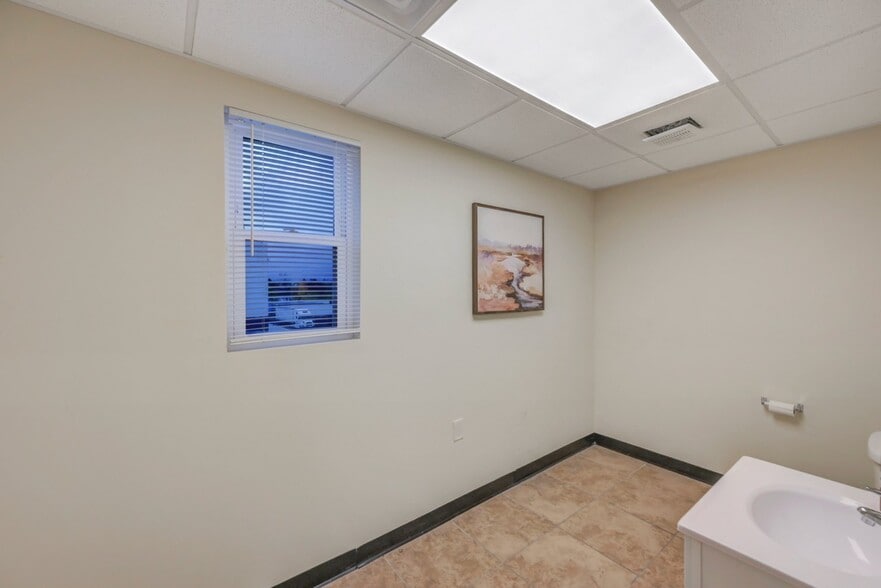 More Photos Of 116-120 Monahan Ave, Dunmore Flex For Lease