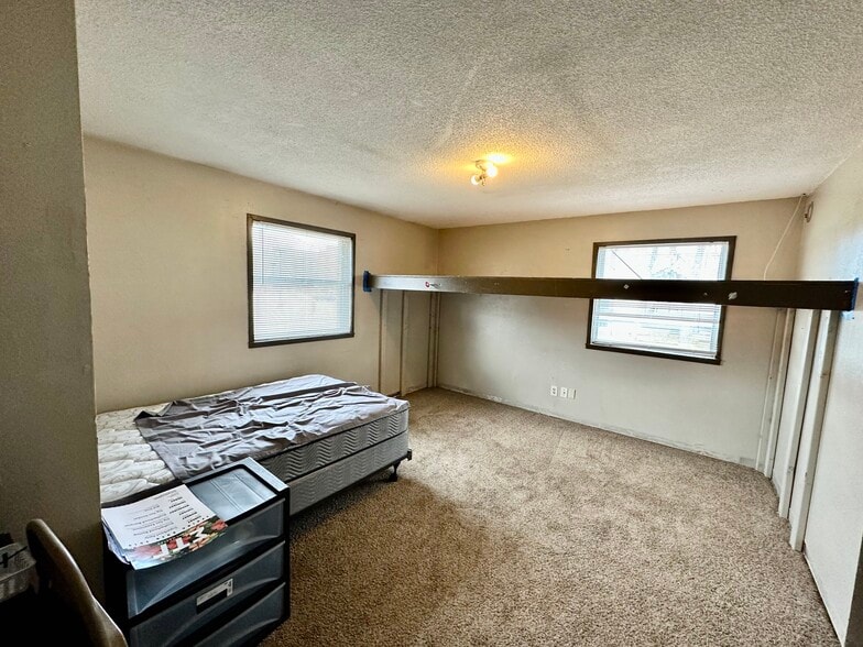 More Photos Of 1001 S Davis St, Kirksville Sorority Fraternity House For Sale