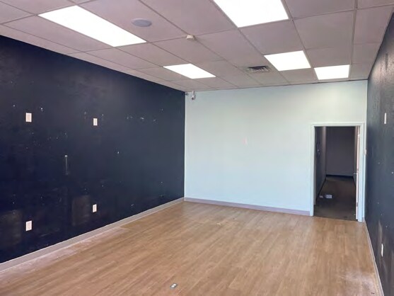 More Photos Of 312-344 S 291 Hwy, Liberty Unknown For Lease