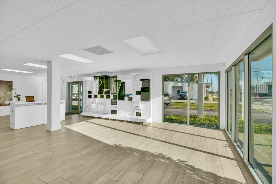 More Photos Of 673 US Highway 1, Vero Beach Showroom For Sale