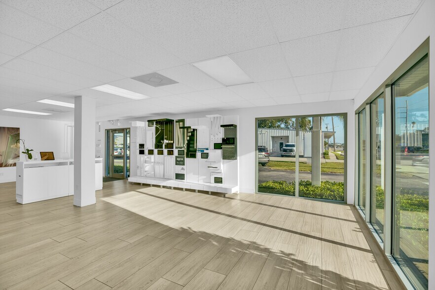 More Photos Of 673 US Highway 1, Vero Beach Showroom For Lease