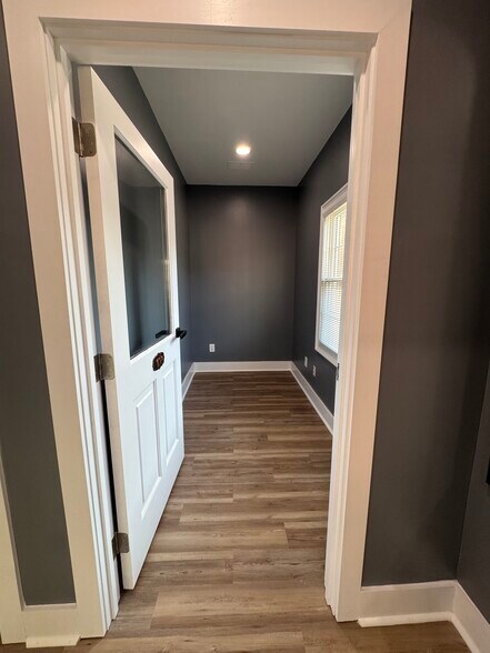 More Photos Of 301-304 Macy Dr, Roswell Medical For Lease