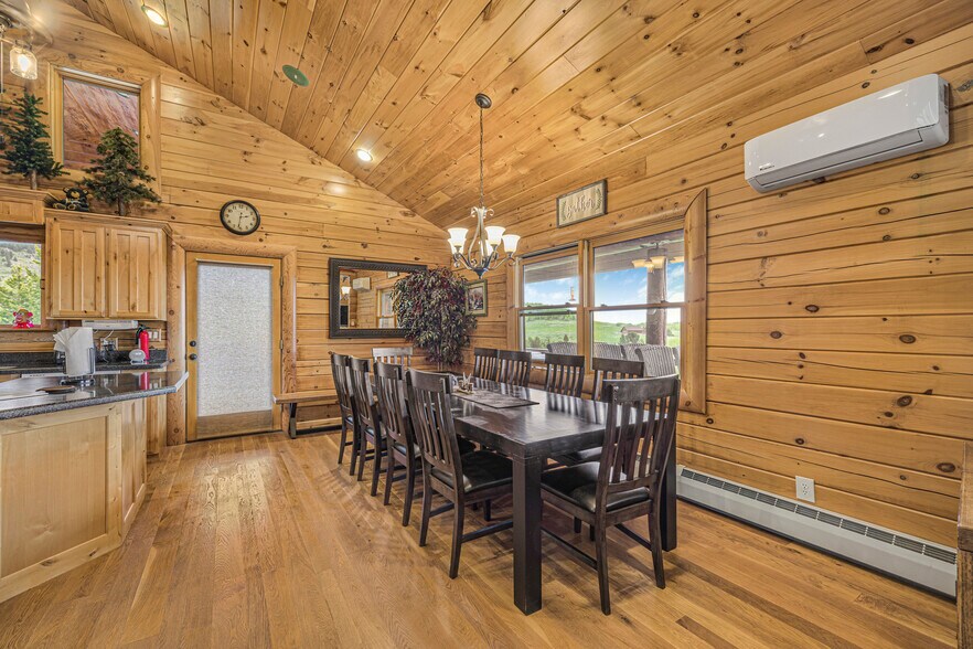 More Photos Of 1665 Whisper Ridge Rd, Ashton Hotel For Sale