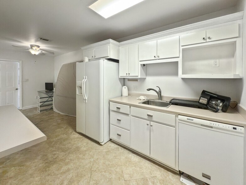 More Photos Of 605 N County Road 393, Santa Rosa Beach Light Manufacturing For Lease