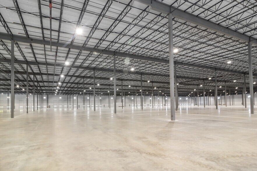 More Photos Of I-71 & I-76 Hwy, Burbank Industrial For Lease