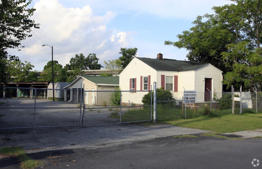 More Photos Of 2123 Montford Ave, Charleston Service For Lease
