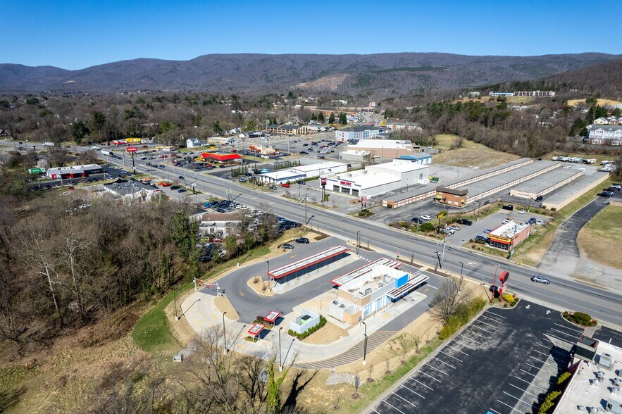 More Photos Of 1968 W Main St, Salem Fast Food For Lease