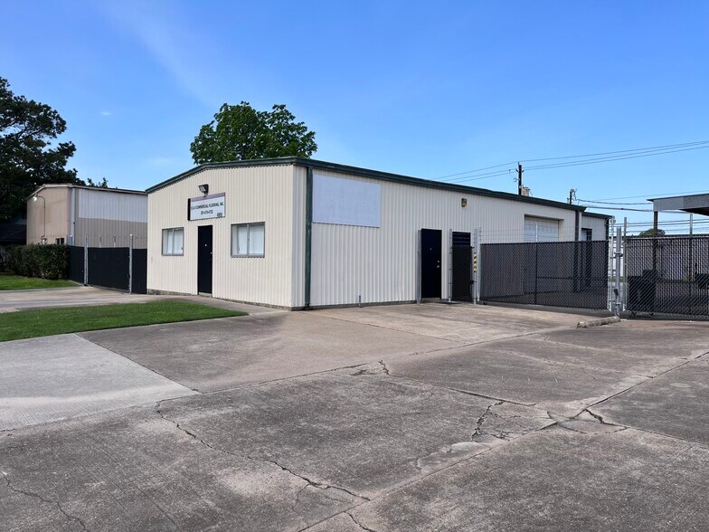 More Photos Of 4913 College Park Dr, Deer Park Industrial For Sale
