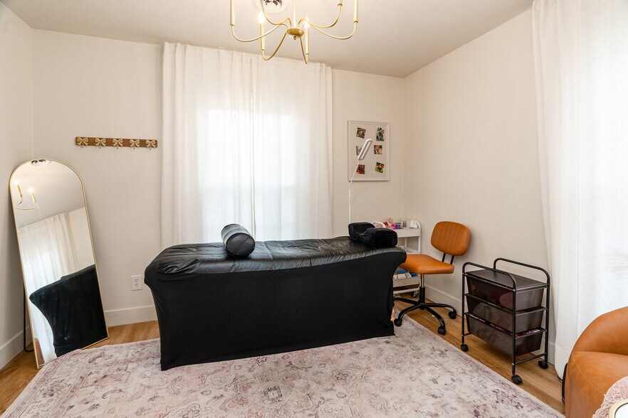 More Photos Of 709 N Carbon St, Marion Flex For Sale