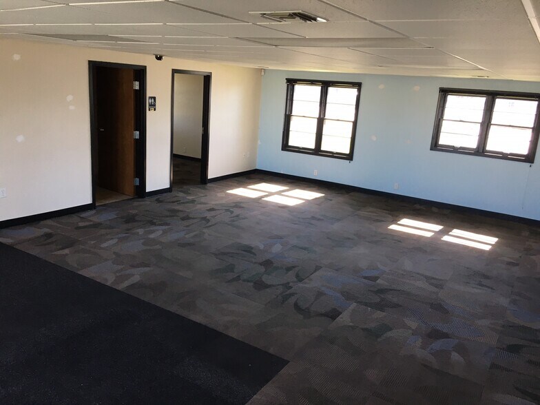 More Photos Of 2260 Main St, Green Bay Storefront Retail Office For Lease