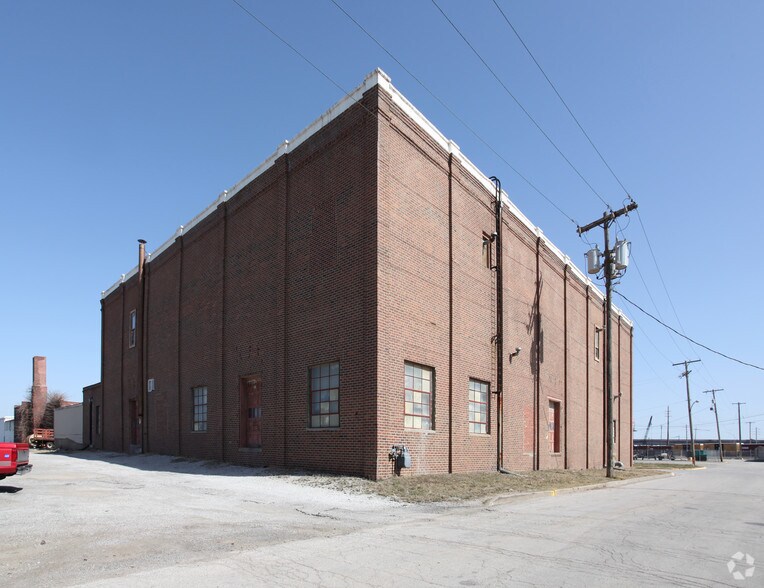More Photos Of 1208 Iron St, North Kansas City Warehouse For Sale