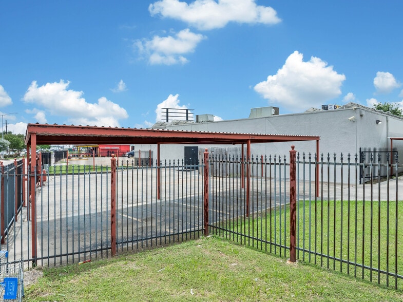 More Photos Of 12036 Airline Dr, Houston Medical For Sale