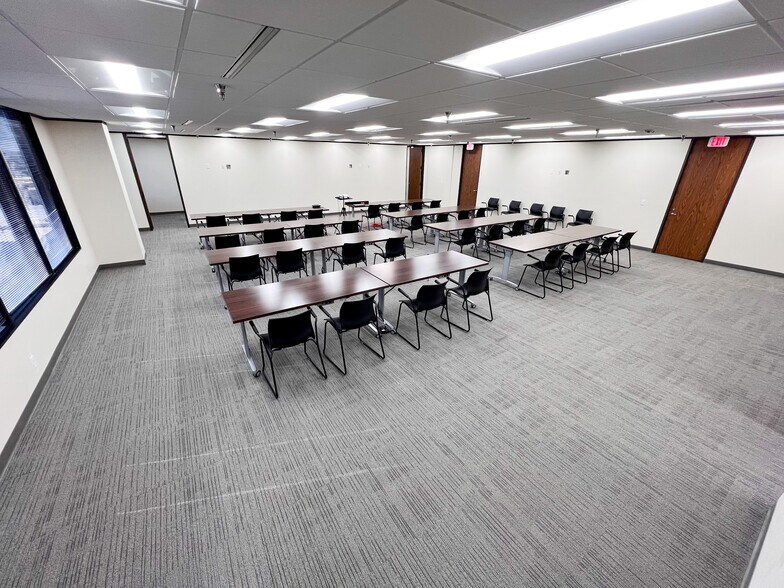 More Photos Of 500 W Illinois Ave, Midland Office For Lease