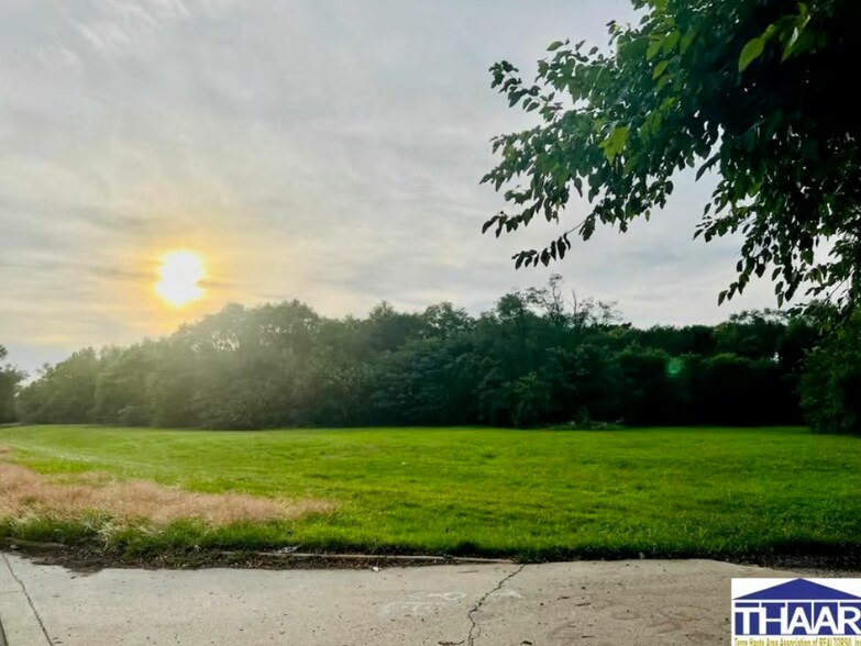 Primary Photo Of 2010 Maple Ave, Terre Haute Land For Sale