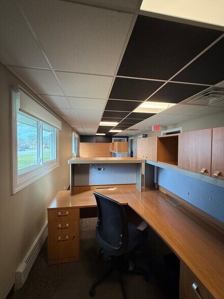 More Photos Of 870 Summit Ave, Oconomowoc Office For Sale