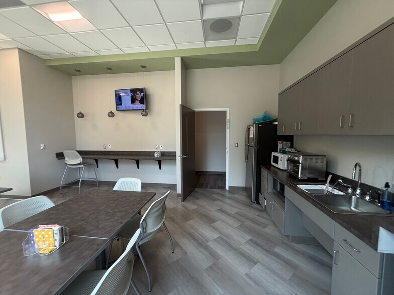 More Photos Of 885 Summit Crossing Pl, Gastonia Office For Sale