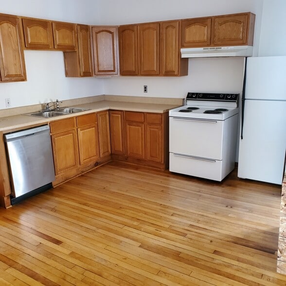 More Photos Of 65-67 Watervliet Ave, Albany Apartments For Lease