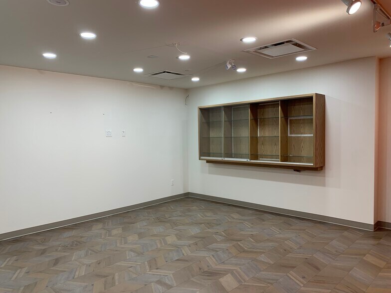 More Photos Of 9665 101A Ave, Edmonton General Retail For Lease