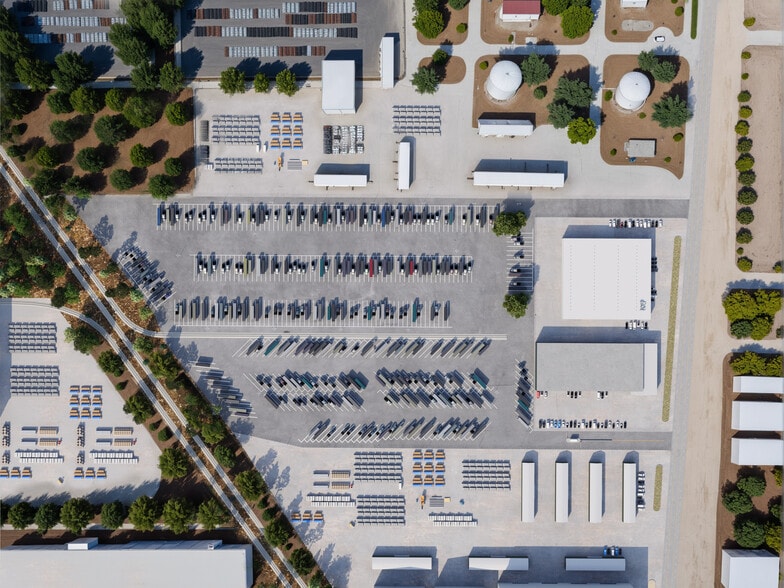 More Photos Of 647 N WW White Rd, San Antonio Industrial For Lease