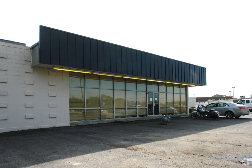 More Photos Of 12501 Shelbyville Rd, Louisville Unknown For Lease